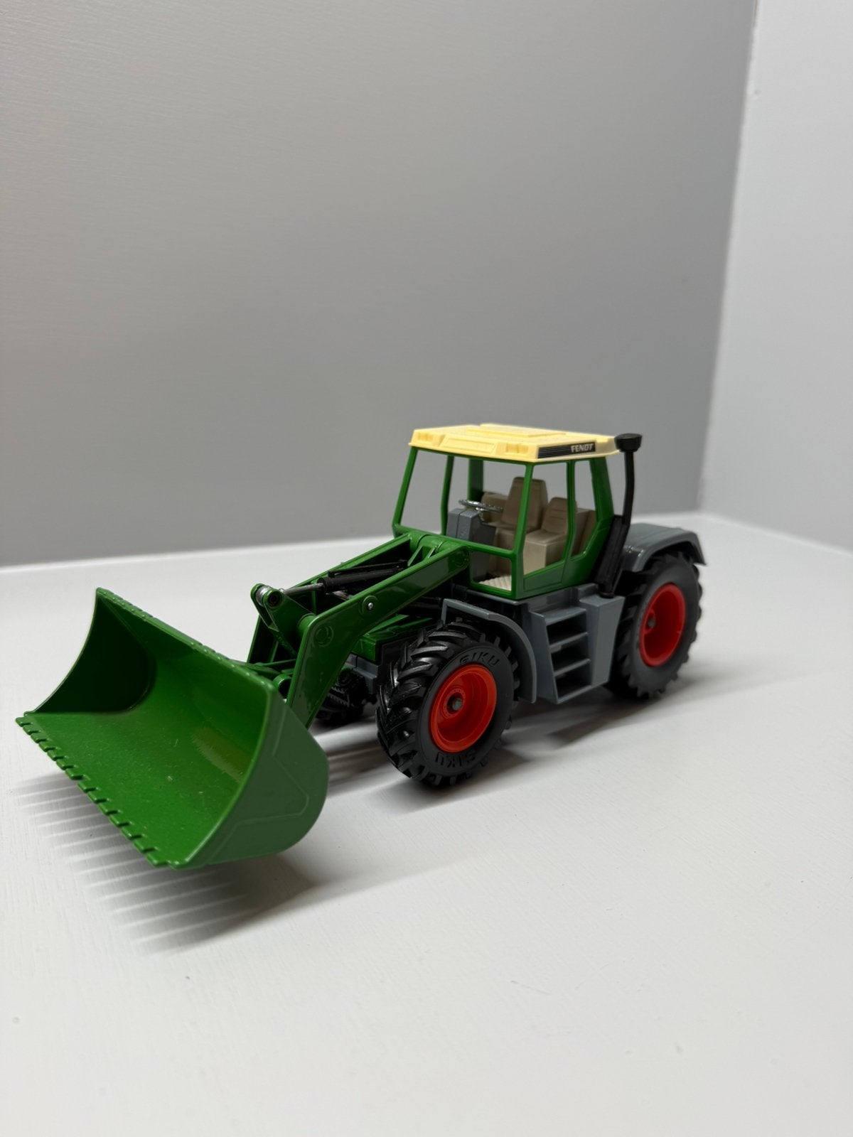Siku fendt xylon met voorlader groen, Hobby en Vrije tijd, Modelauto's | 1:32, Ophalen of Verzenden, Zo goed als nieuw, Tractor of Landbouw