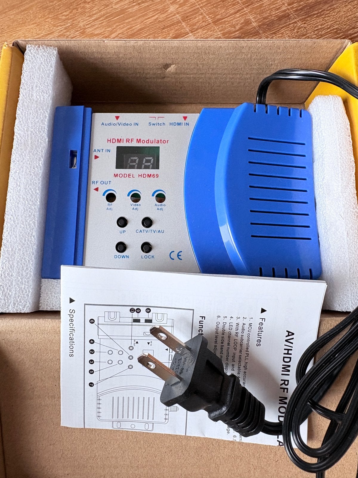 HDMI RF Modulator HDM69 - Nieuw in doos, Ophalen of Verzenden, Nieuw, Minder dan 2 meter, Overige kabels