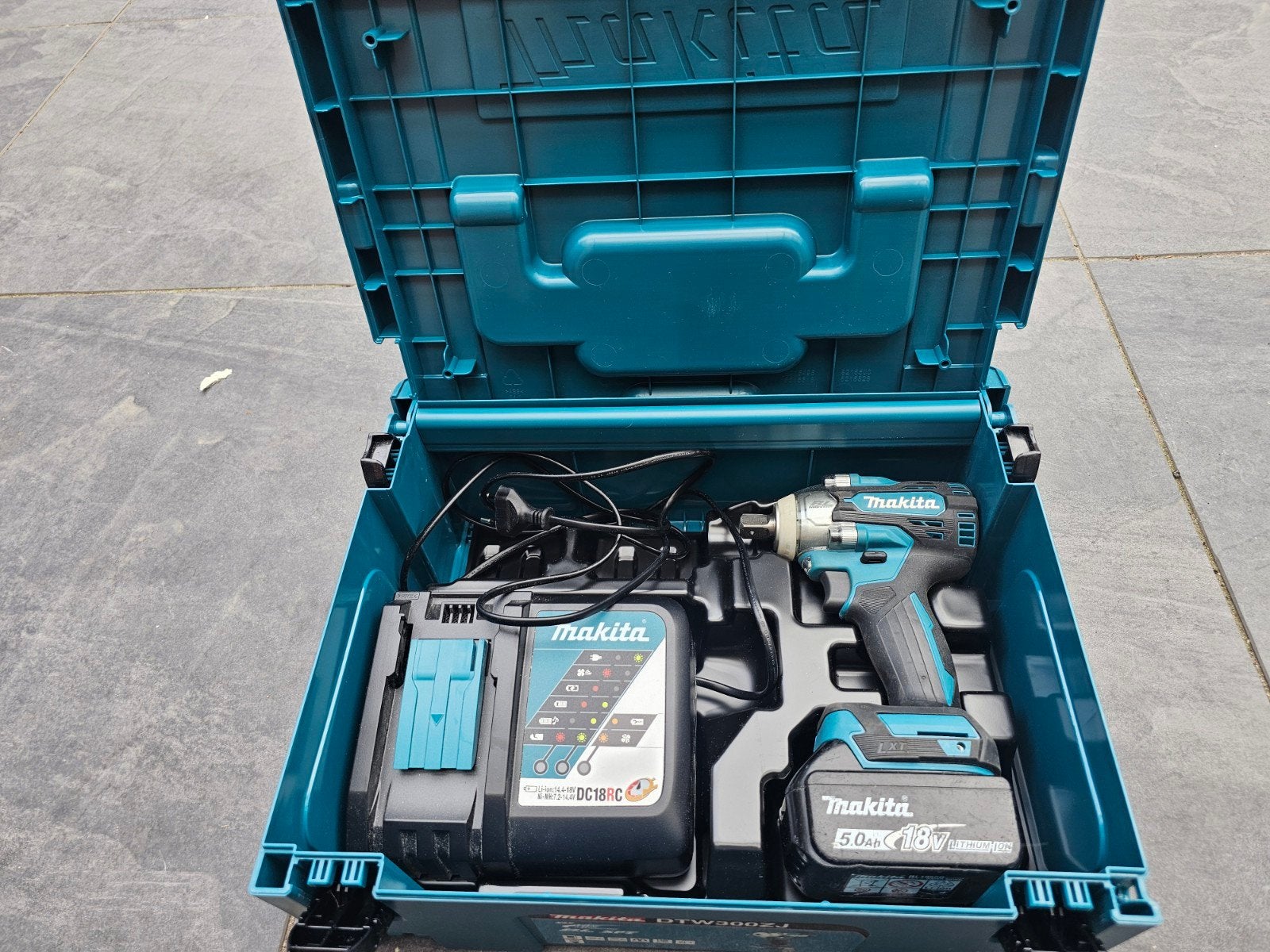 Makita DTW301 Accu Slagmoersleutel 18V 5.0Ah, Doe-het-zelf en Verbouw, Gereedschap | Boormachines, Ophalen of Verzenden, Zo goed als nieuw