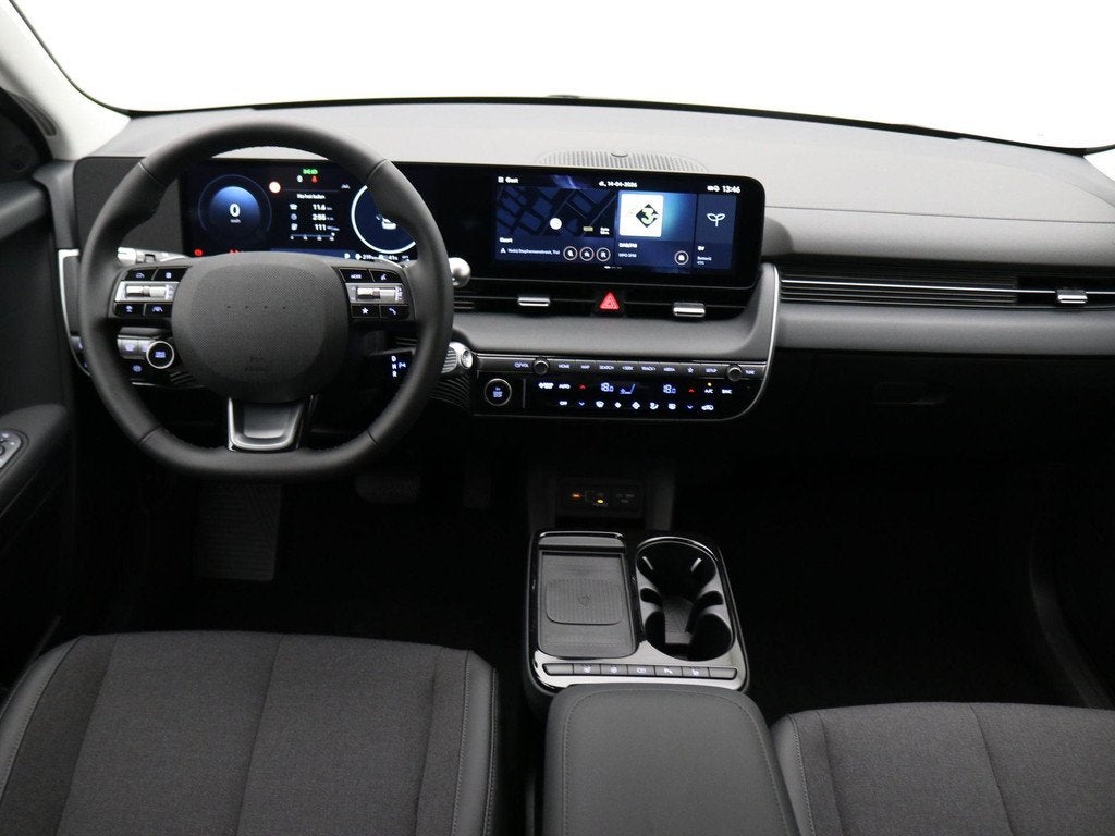 Hyundai IONIQ 5 Pure Edition 84 kWh / Stoelverwarming Voor +, Auto's, Hyundai, Automaat, 228 pk, Achterwielaandrijving, Zwart