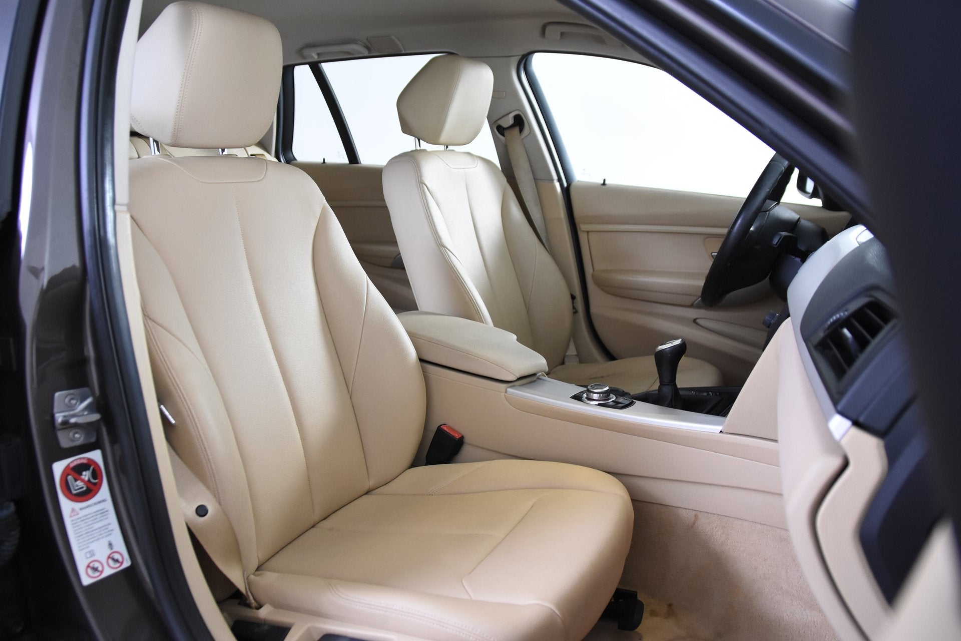 BMW 3 Serie Touring 316d High Executive *Leer*Navigatie*, Achterwielaandrijving, Beige, 4 cilinders, Bruin