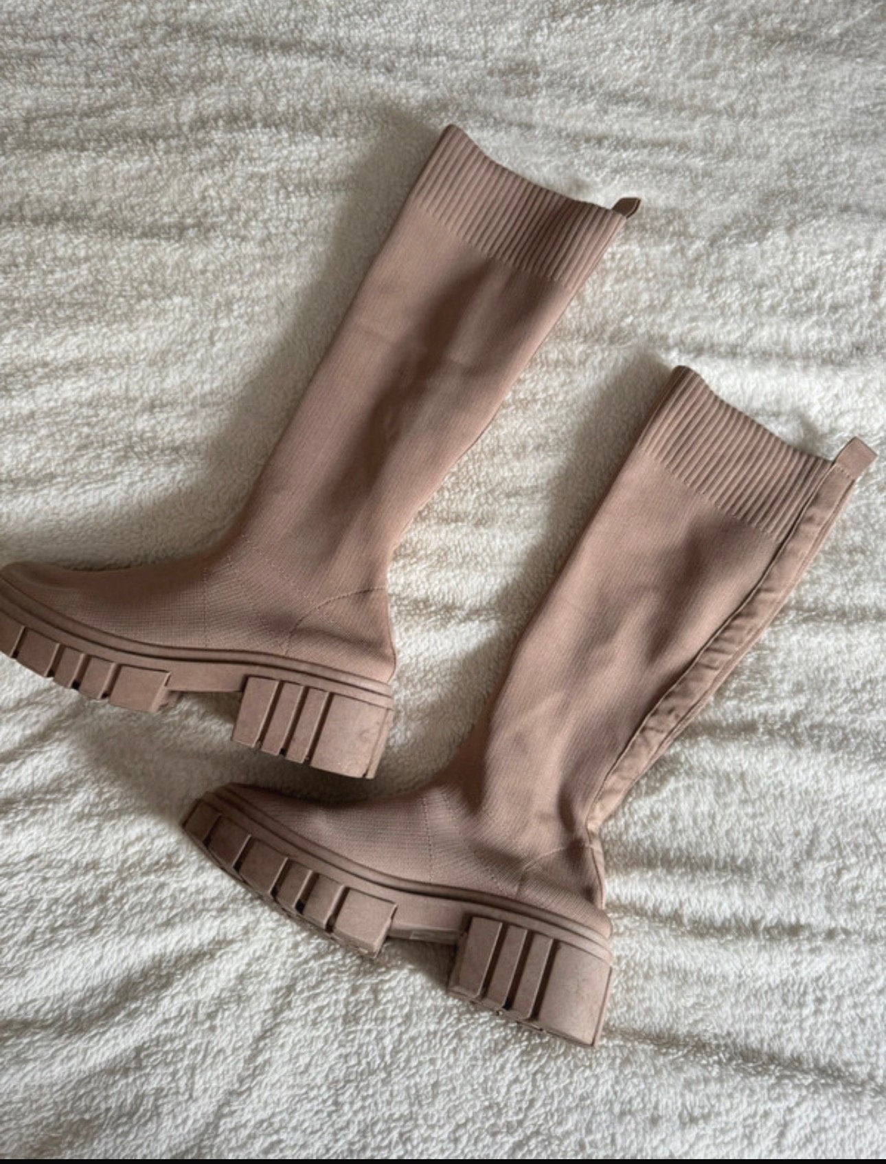 Bershka beige laarzen maat 38, Ophalen of Verzenden, Gedragen, Beige, Lage of Enkellaarzen