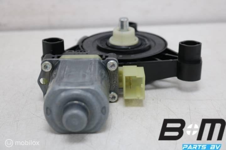 Raammotor rechtsvoor VW Tiguan 5NA 5Q0959802C, Gebruikt