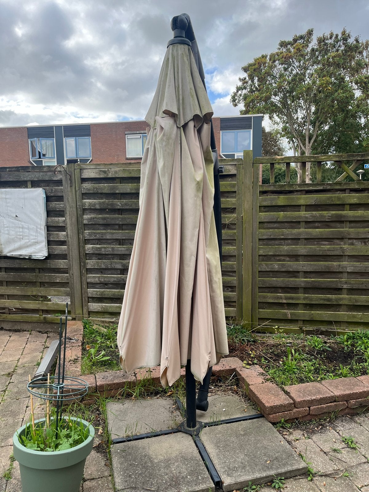 Grote parasol met stevige voet - Beige, Ophalen, Gebruikt, Overige typen