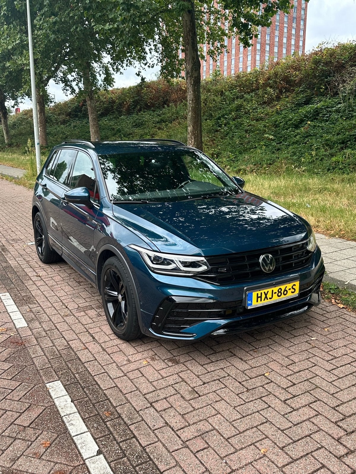 VW Tiguan 2.0 TSI 190pk 4 DSG Nightshade Blue Metallic, Automaat, 1984 cc, Blauw, Leder