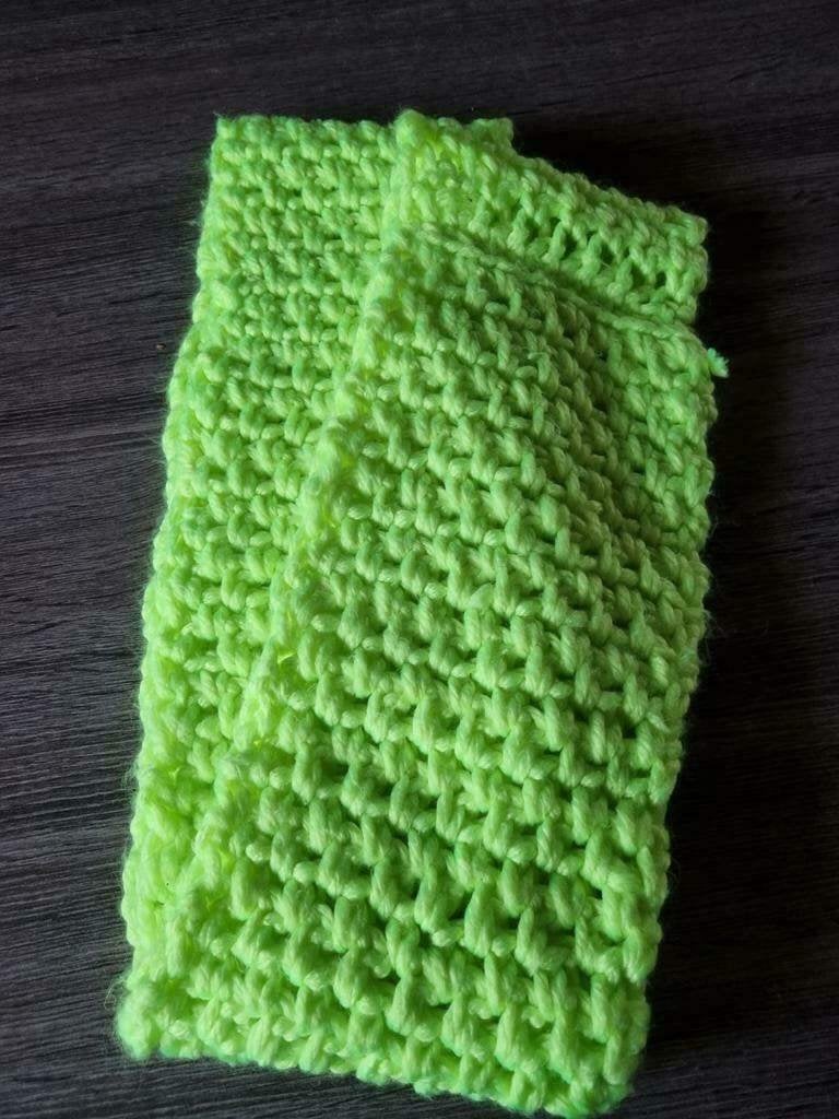 Neon Groene Gebreide Sjaal voor Kinderen, 110 t/m 116, Jongen of Meisje, Handgemaakt, Ophalen of Verzenden