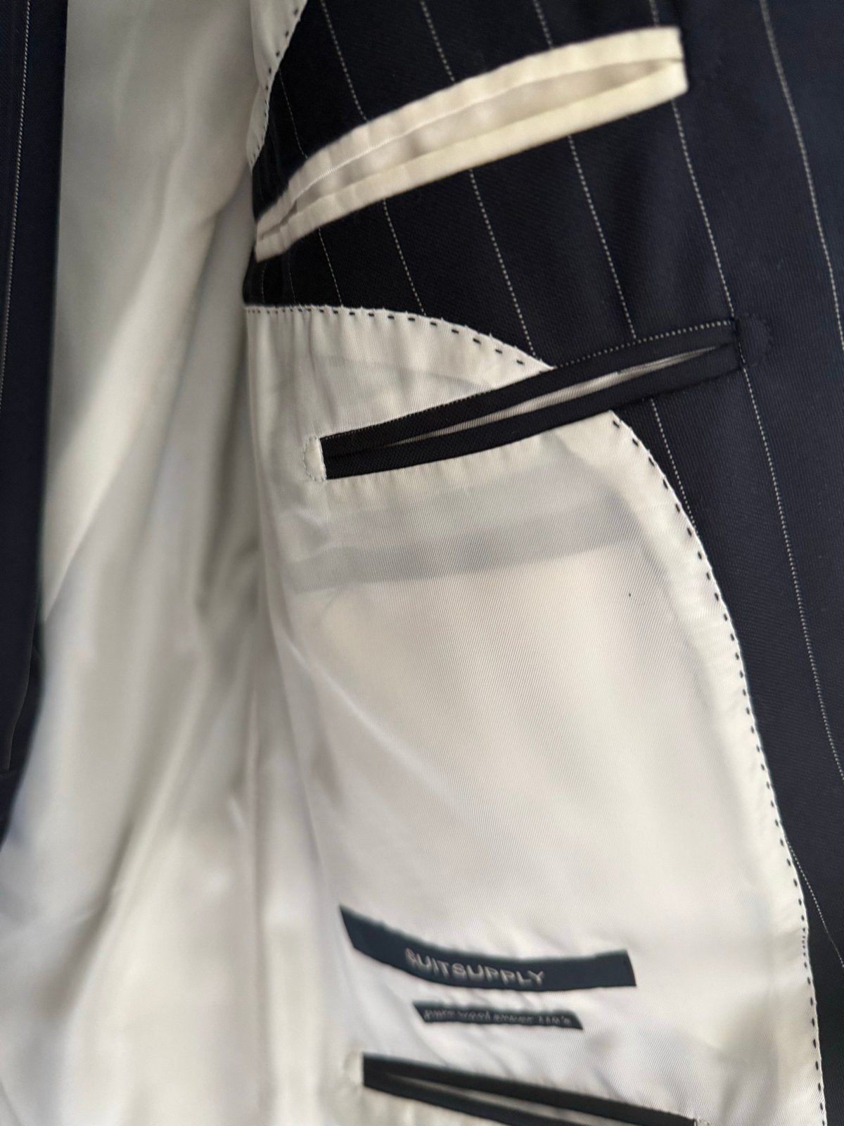 Suitsupply Pak - Donkerblauw met krijtstreep, Kleding | Heren, Kostuums en Colberts, Ophalen of Verzenden, Zo goed als nieuw, Maat 52/54 (L)