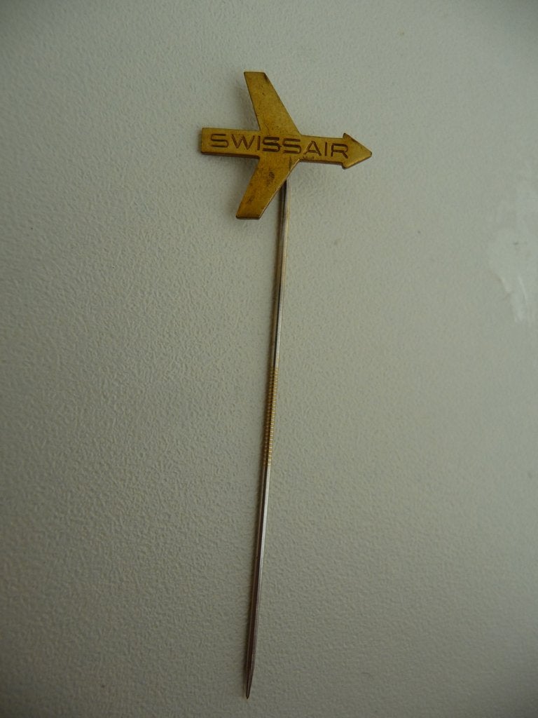 oud metalen speldje - SWISSAIR - vliegmaatschappij, Verzamelen, Speldjes, Pins en Buttons, Ophalen of Verzenden, Gebruikt, Transport