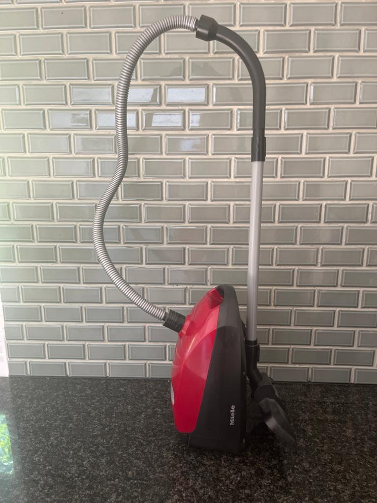 Miele speelgoed stofzuiger - rood, Verzamelen, Speelgoed, Zo goed als nieuw, Ophalen of Verzenden