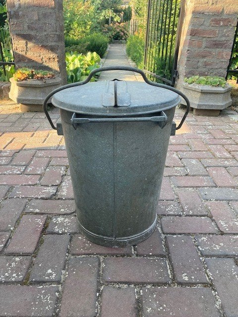 vintage zinken vuilnisbak afvalemmer, G.S. Swalmen 1965, Ophalen