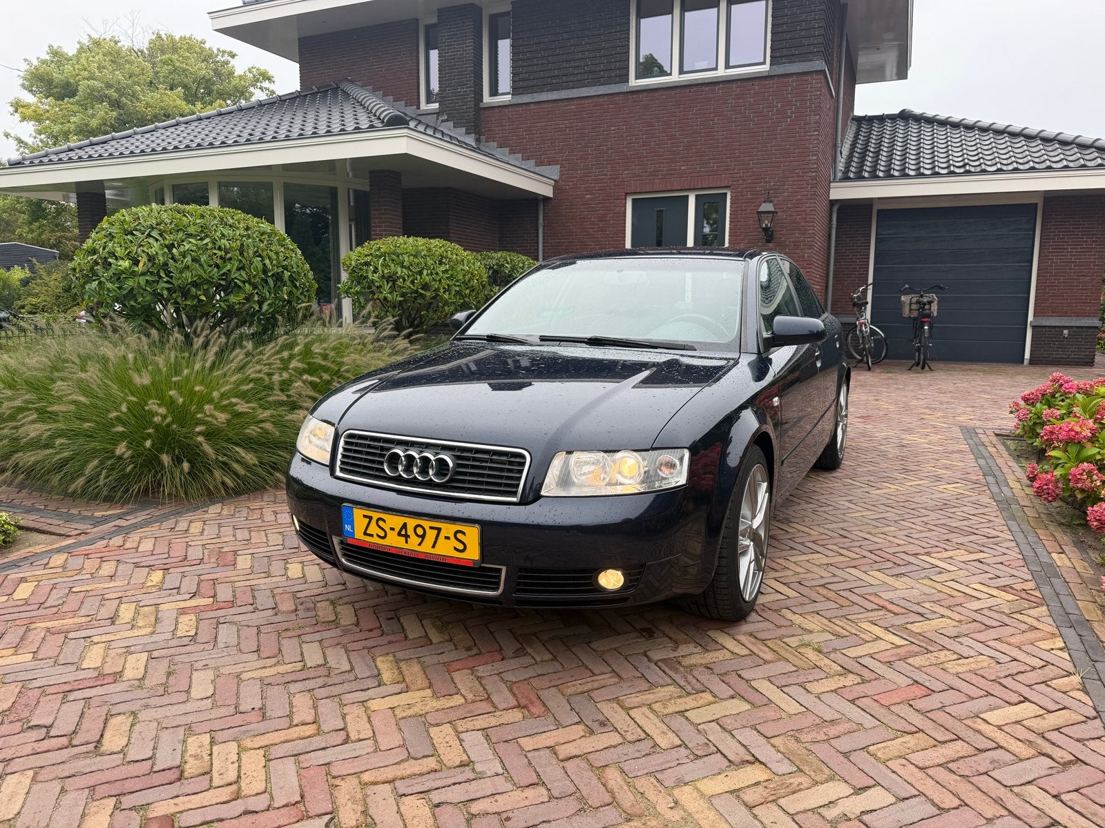 Audi A4 1.6 Limousine NIEUWE APK, Auto's, Voorwielaandrijving, Stof, 680 kg, 4 cilinders
