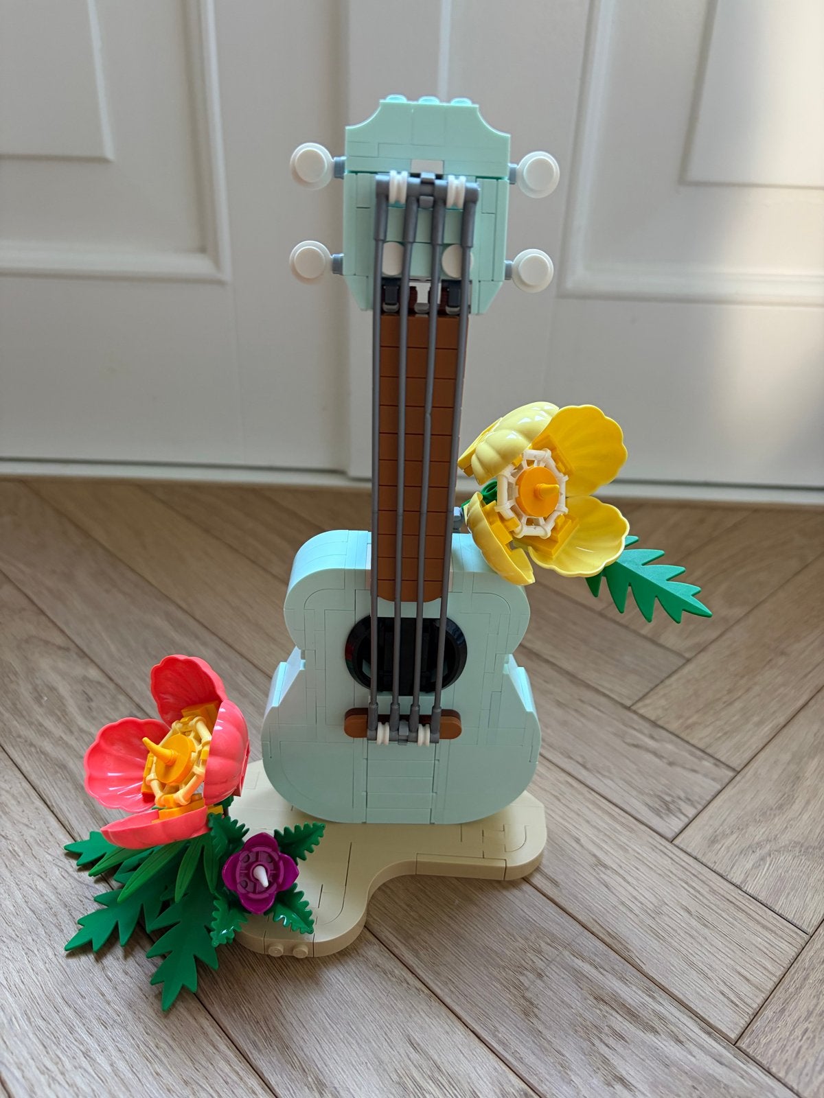 Foto 7 van LEGO Creator 3in1 Tropische Ukelele Dolfijn Surfplank 31156