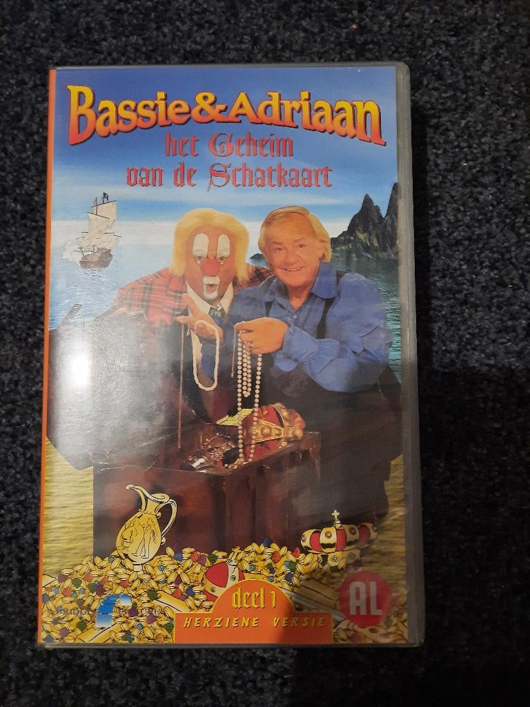 BASSIE & ADRIAAN Geheim van de schatkaart 1! Op Arcade VIDEO, Alle leeftijden, Ophalen of Verzenden, Zo goed als nieuw, Nederlandstalig