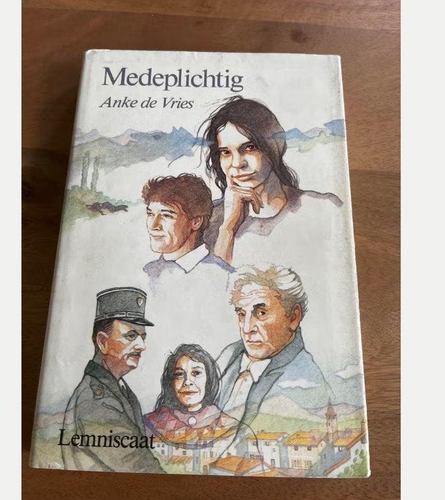 Medeplichtig - Anke de Vries (Jeugdboek), Ophalen of Verzenden, Zo goed als nieuw