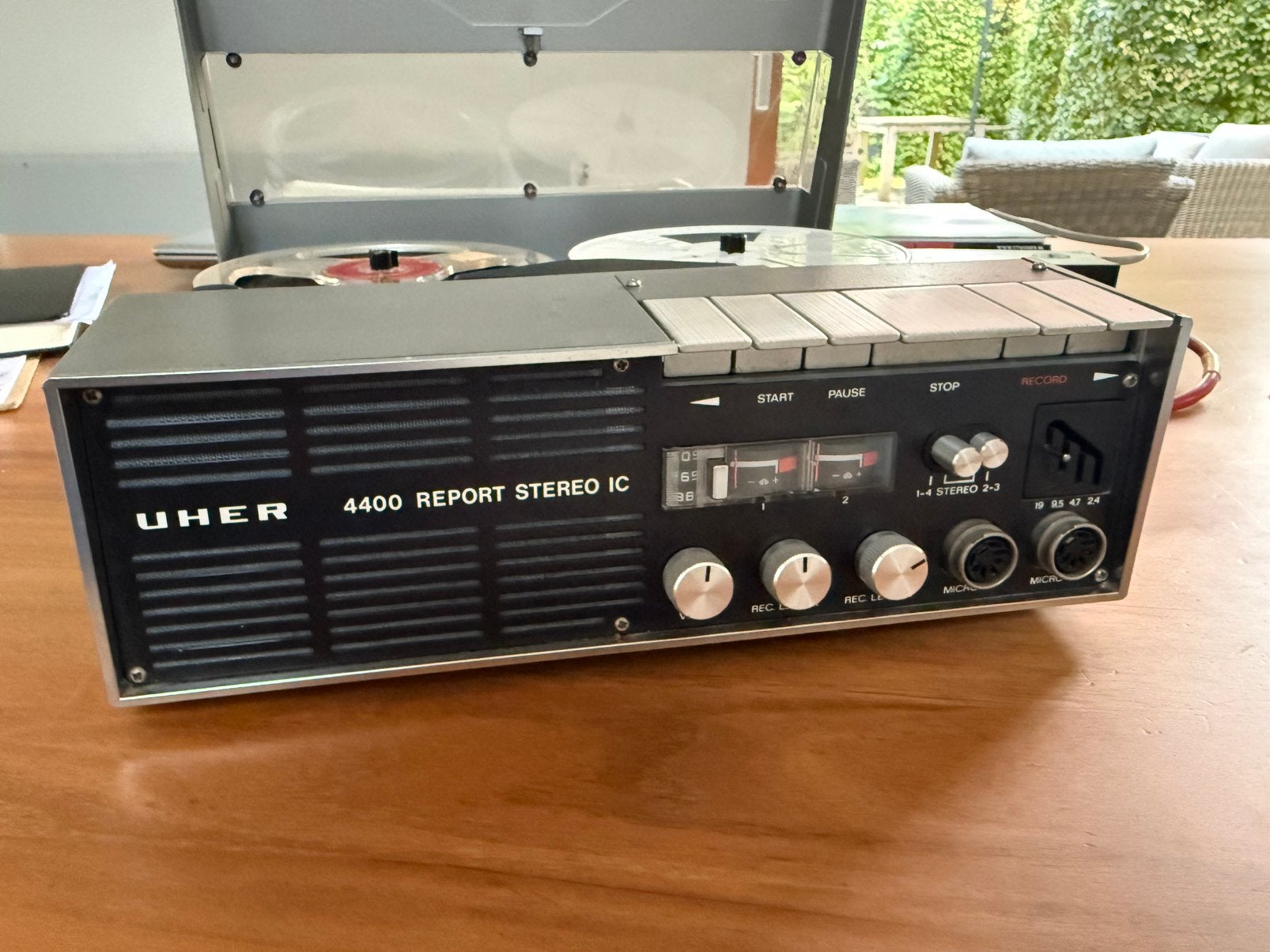 Uher 4400 Report stereo bandrecorder, Audio, Tv en Foto, Bandrecorders, Ophalen of Verzenden, Bandrecorder, Met stofkap