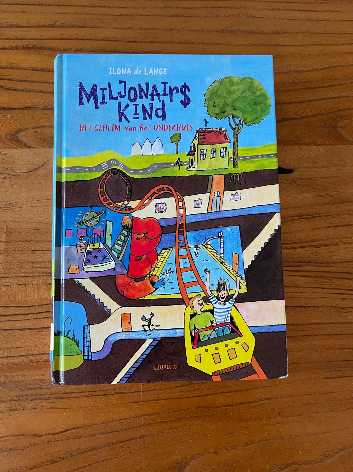 Miljonairskind: Het Geheim van het Onderhuis - Ilona de Lang, Ophalen of Verzenden, Zo goed als nieuw, Fictie algemeen