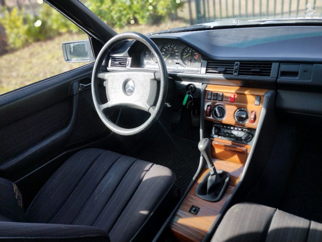 Daimler Benz 300TE 1987 oldtimer apk 03-2028 inruil mogelijk, foto 10
