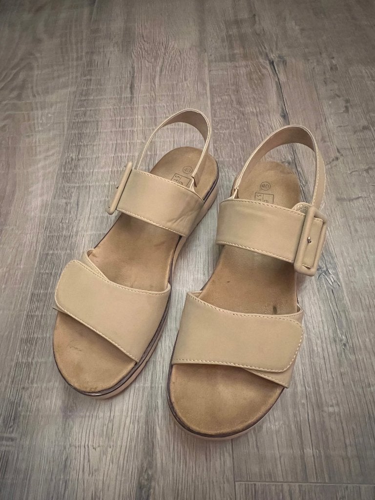 beige sandalen nieuwstaat Easy Street zomerschoenen maat 40, Kleding | Dames, Beige, Zo goed als nieuw, Sandalen of Muiltjes, Ophalen of Verzenden