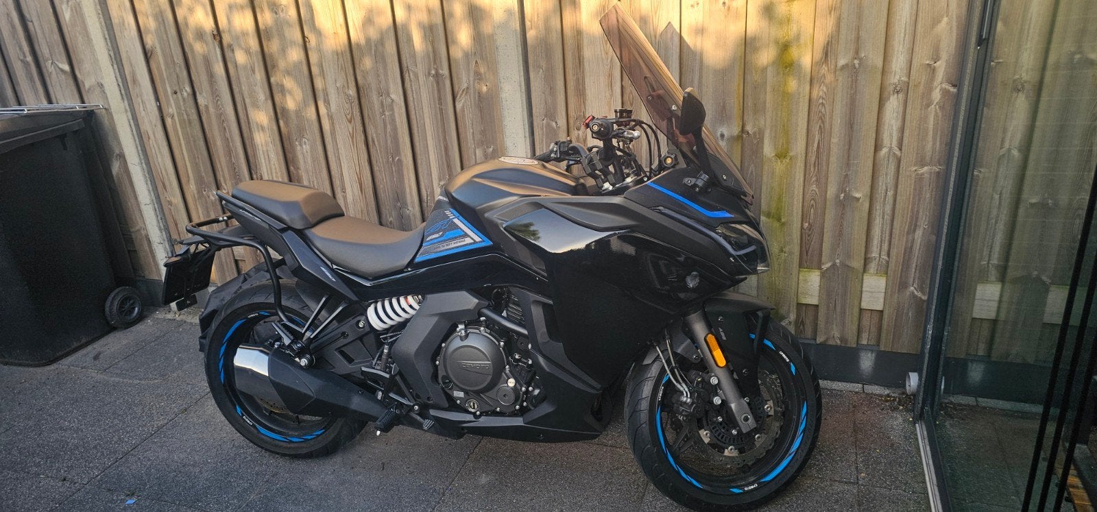 CF Moto 650 GT - Comfortabele Toermotor met Sportstand, LED Verlichting, Motorrijbewijs A, Particulier, Meer dan 35 kW