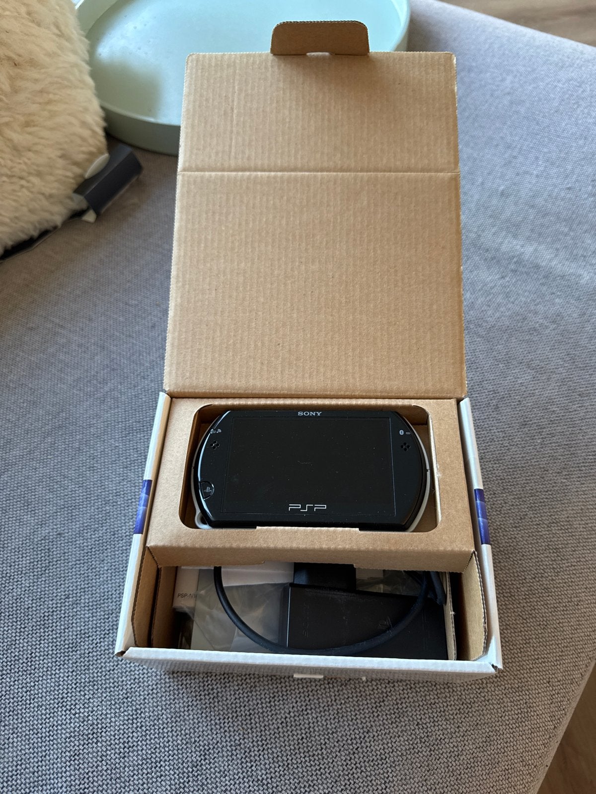 Sony PSP Go - Zo goed als nieuw in doos, Spelcomputers en Games, Spelcomputers | Sony PSP, Ophalen, Zo goed als nieuw, Zwart, PSP Go