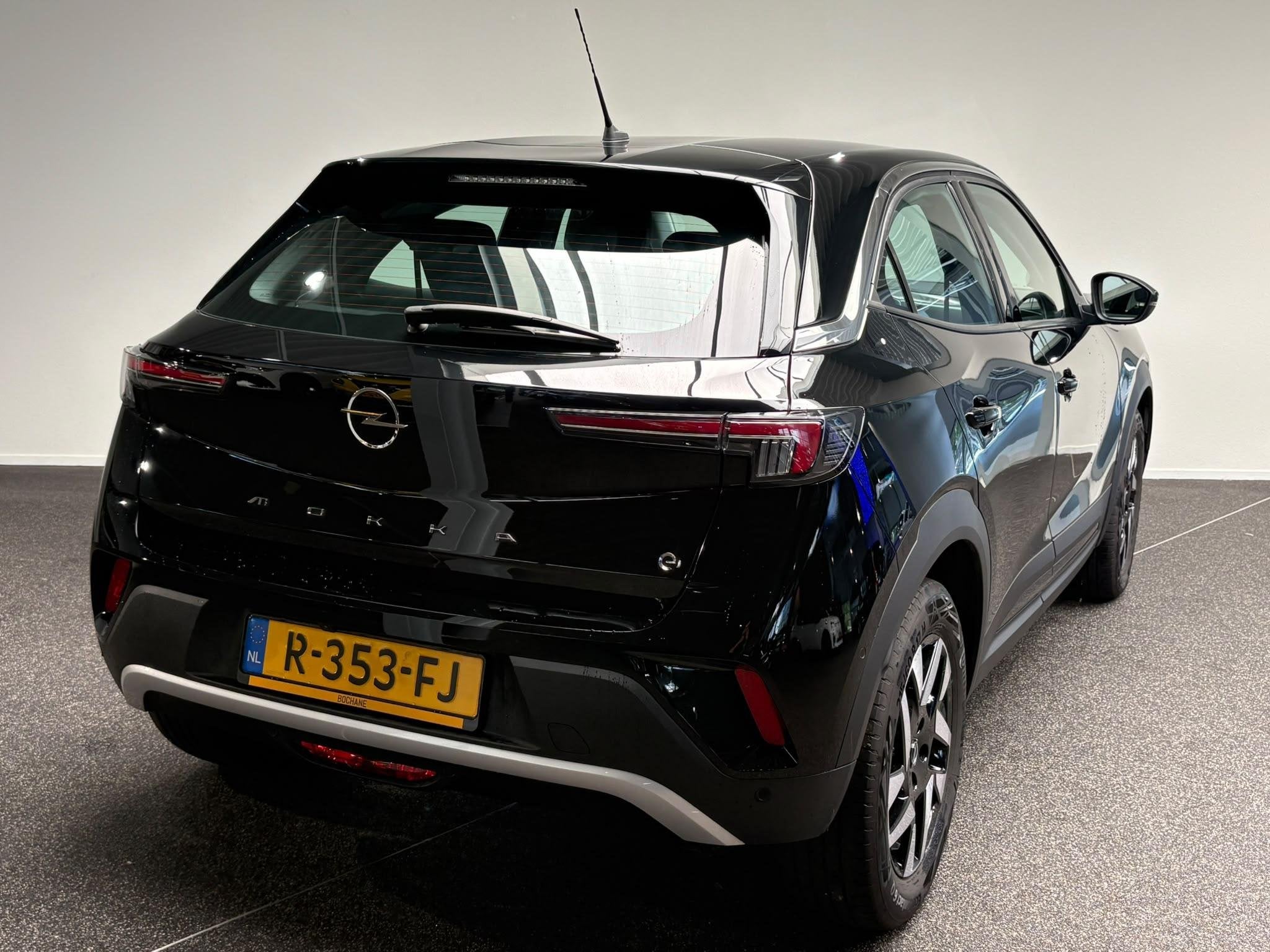 Opel Mokka-e Elegance 50-kWh 11kw bl. | SOH 98% | Navigatie, Auto's, Gebruikt, Met garantie (alle), Mokka-e, Origineel Nederlands