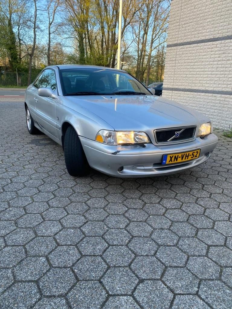 Volvo C70 2.3 T-5 AUT 1999 Grijs, Auto's, Volvo, Particulier, C70, Benzine, Euro 3, Coupé, Automaat, Origineel Nederlands, Zilver of Grijs