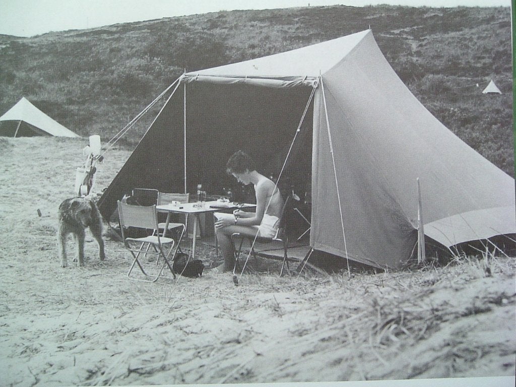 Een tent van goud, vijftig jaar De Waard tenten., Gelezen, Ophalen of Verzenden, Overige onderwerpen, R. van den Dobbelsteen