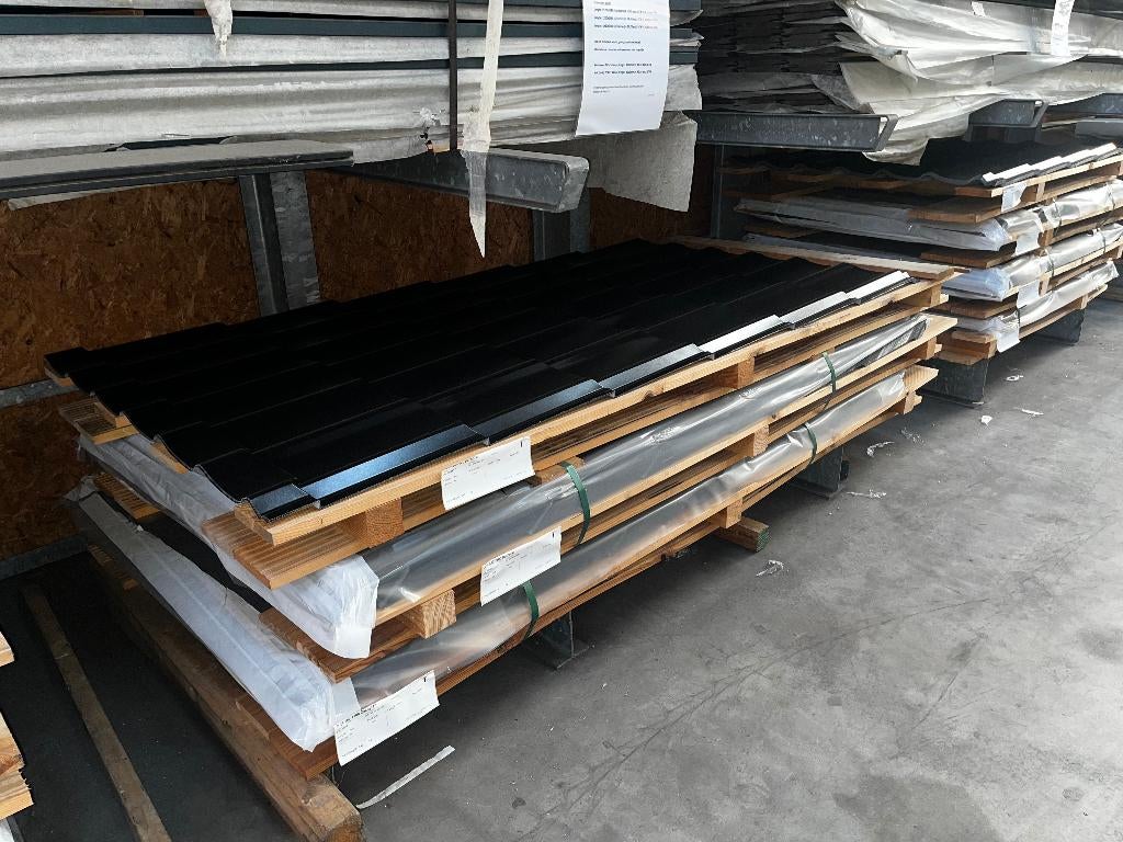 Stalen dakpanplaat zwart voor € 9,50 per m² exclusief btw., Fortweg 3, Zwart, Nieuw, Bouw- en Handelsonderneming M. Havik B.V.