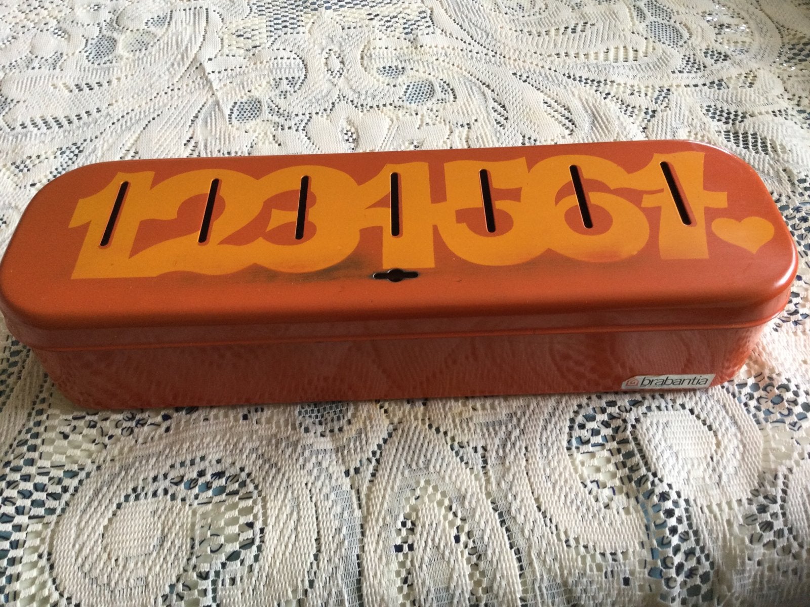 Brabantia spaardoos huishoud spaarblik oranje, Verzamelen, Spaarpotten, Ophalen of Verzenden, Zo goed als nieuw, Metaal of Blik