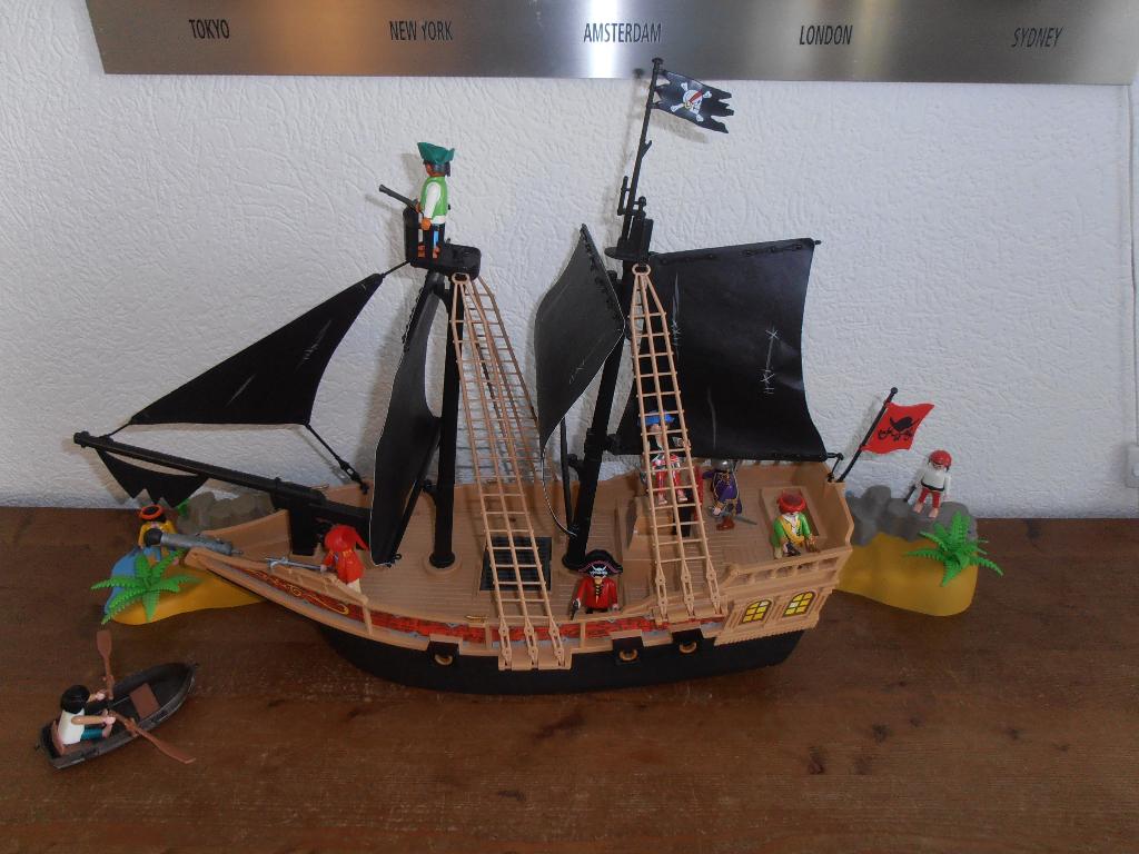 Playmobil groot piratenschip + piraten + eilandjes enz., Ophalen of Verzenden, Gebruikt, Los playmobil