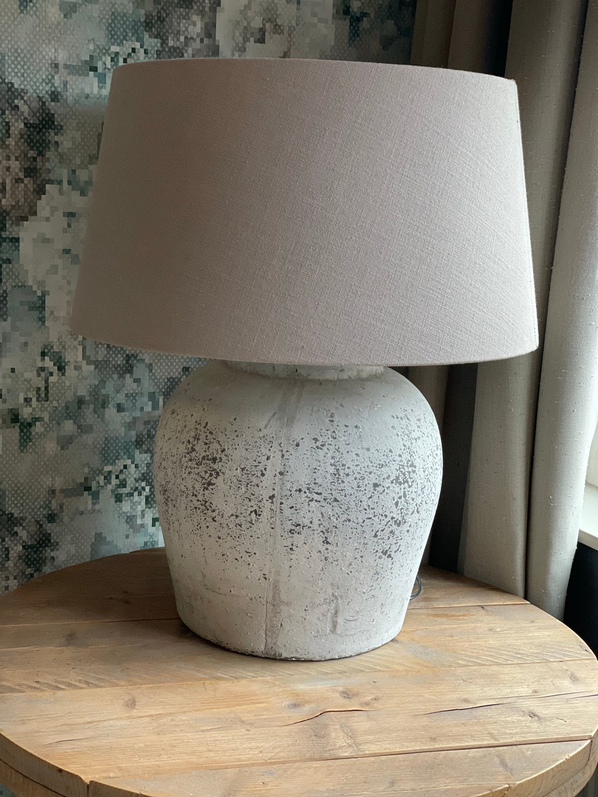 Stijlvolle Kruiklamp Zand/Taupe - Landelijk & Modern, Beige, Keramiek, Ophalen of Verzenden, Landelijk