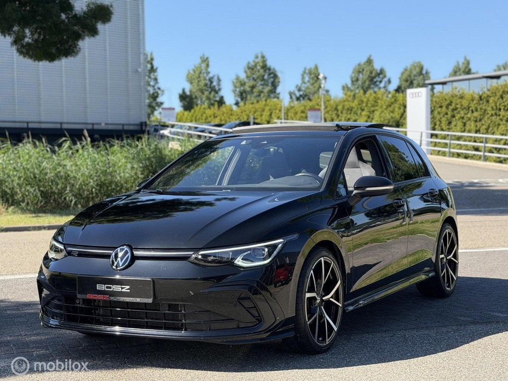 Volkswagen Golf 8 1.5 eTSI 3x R-Line DSG PANO IQ SFEER BLACK, 1498 cc, 4 cilinders, Alcantara, Zwart