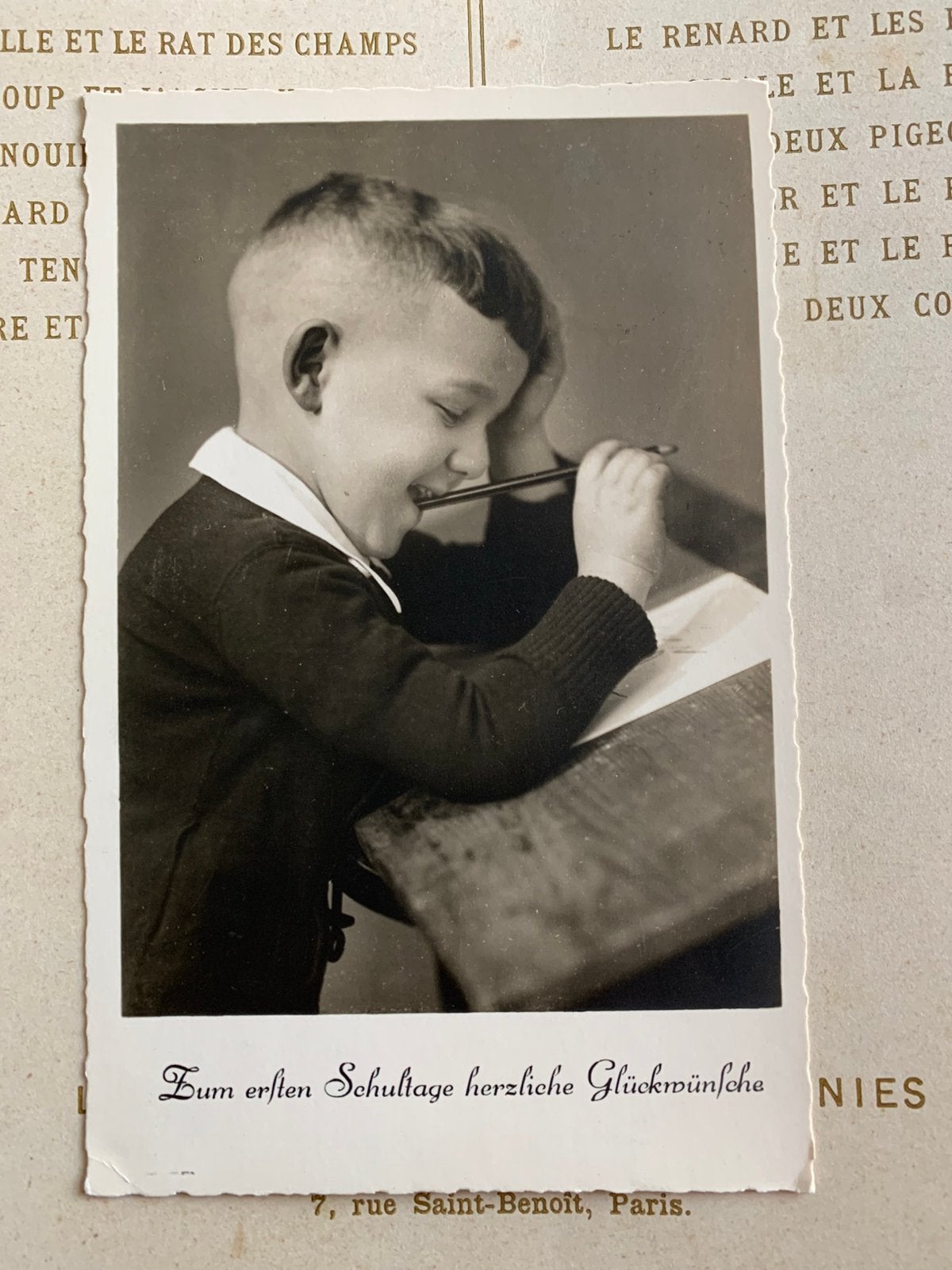 25-8-1942 Eerste schooldag - postzegel Hitler (DD), Ophalen of Verzenden, 1940 tot 1960, Gelopen, Kinderen