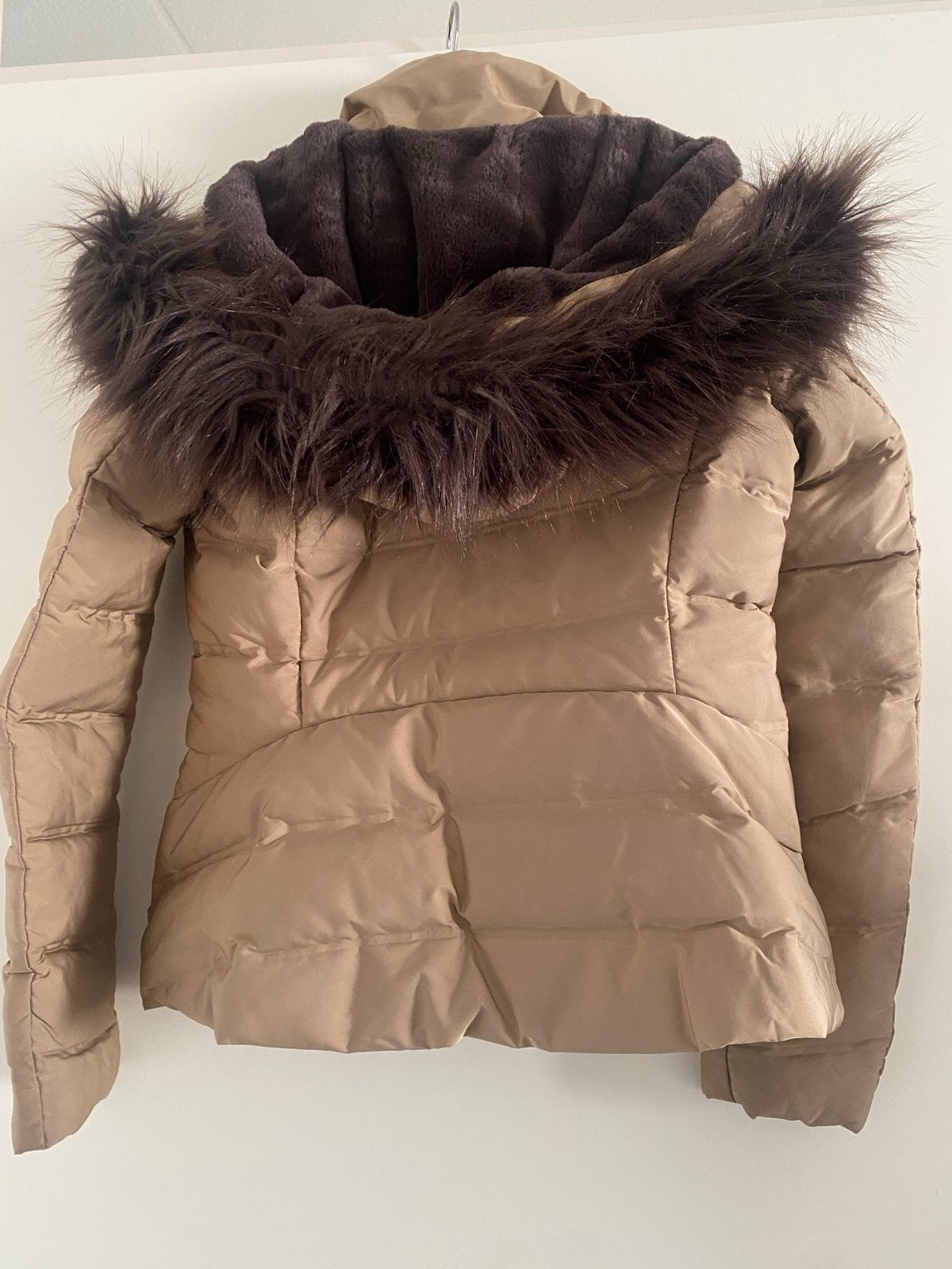 Zara gewatteerde jas met capuchon en imitatiebont, Ophalen of Verzenden, Zo goed als nieuw, Maat 36 (S), Beige