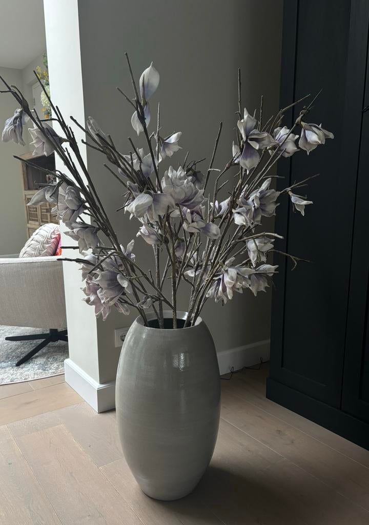 Grote vaas met decoratieve bloemen, Ophalen, Zo goed als nieuw