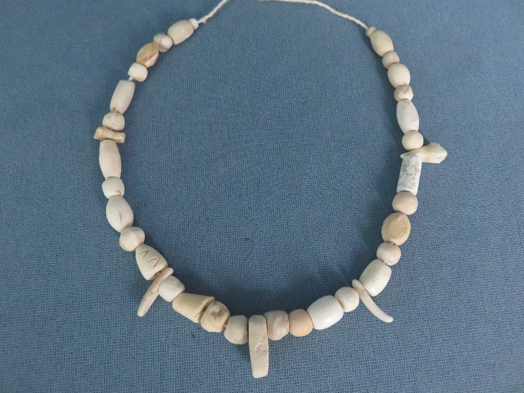Romeinse rijk - hals ketting van steen - ca. 2000 jaar oud, Ophalen of Verzenden, Overige materialen, Ketting