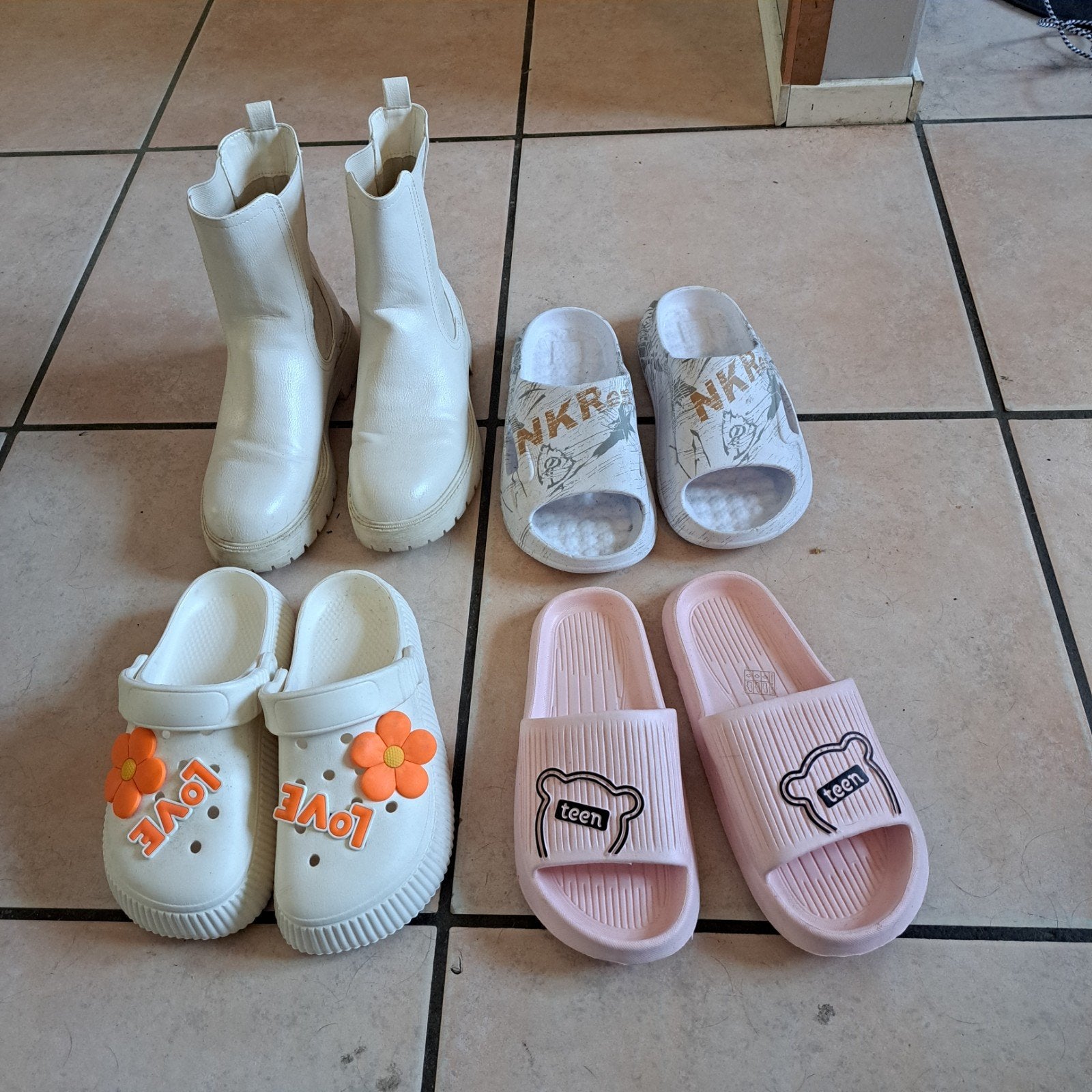Diverse schoenen: laarzen, sandalen en slippers, Ophalen, Wit, Lage of Enkellaarzen, Gedragen