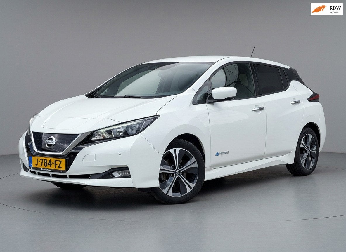 Nissan LEAF N-Connecta 40 kWh|Stoel/stuur verwarming|360-Cam, Auto's, Stof, Gebruikt, Zwart, 150 pk