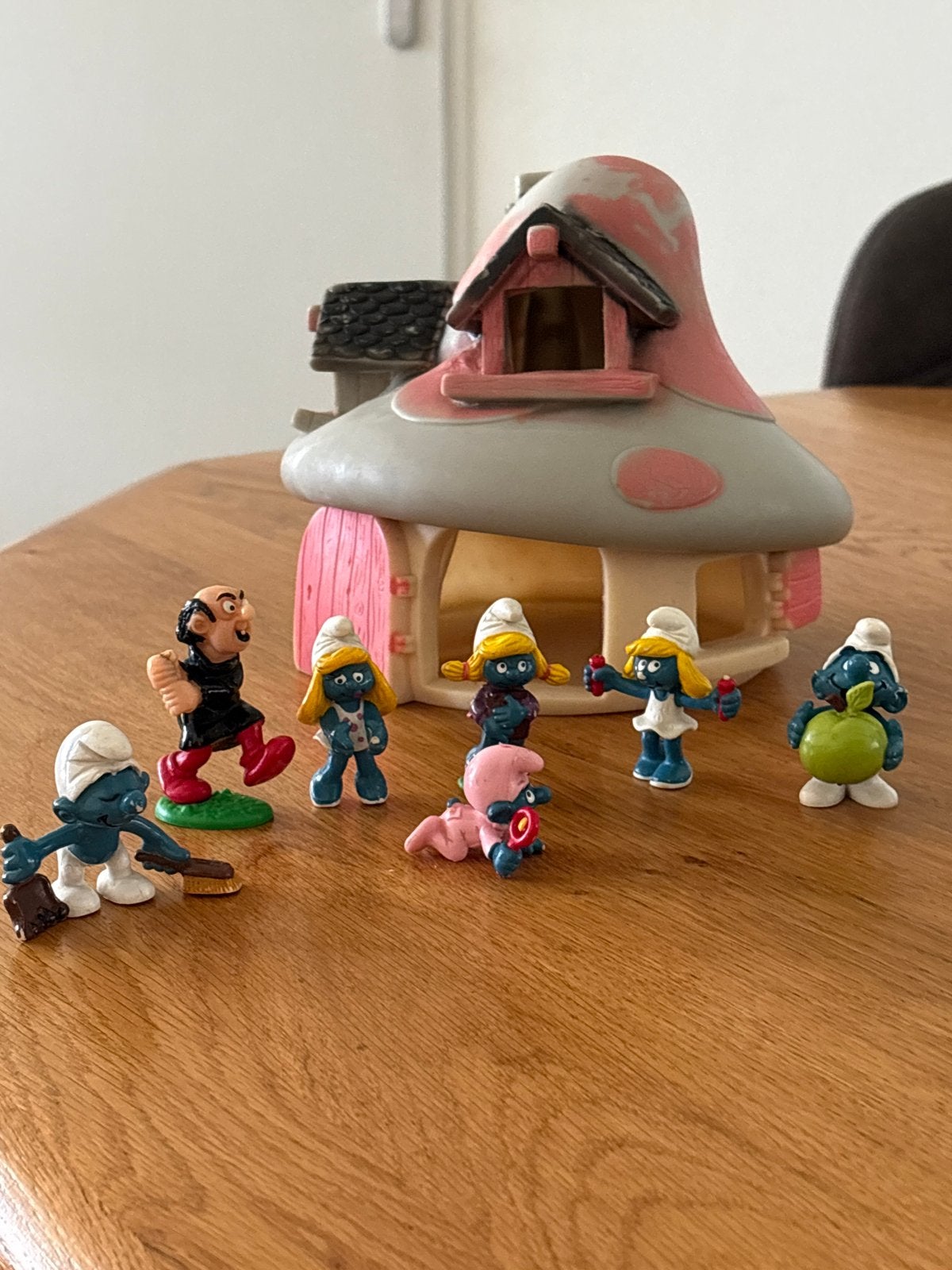 Smurfenhuis met diverse Smurfen en Gargamel, Verzamelen, Smurfen, Ophalen of Verzenden, Gebruikt, Verschillende Smurfen, Huisje of Attribuut