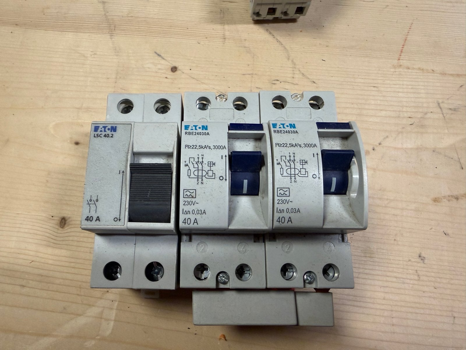 Eaton 40A Hoofdschakelaar en 2 Aardlekschakelaars, Ophalen of Verzenden, Gebruikt, Eaton, Aardlekschakelaar