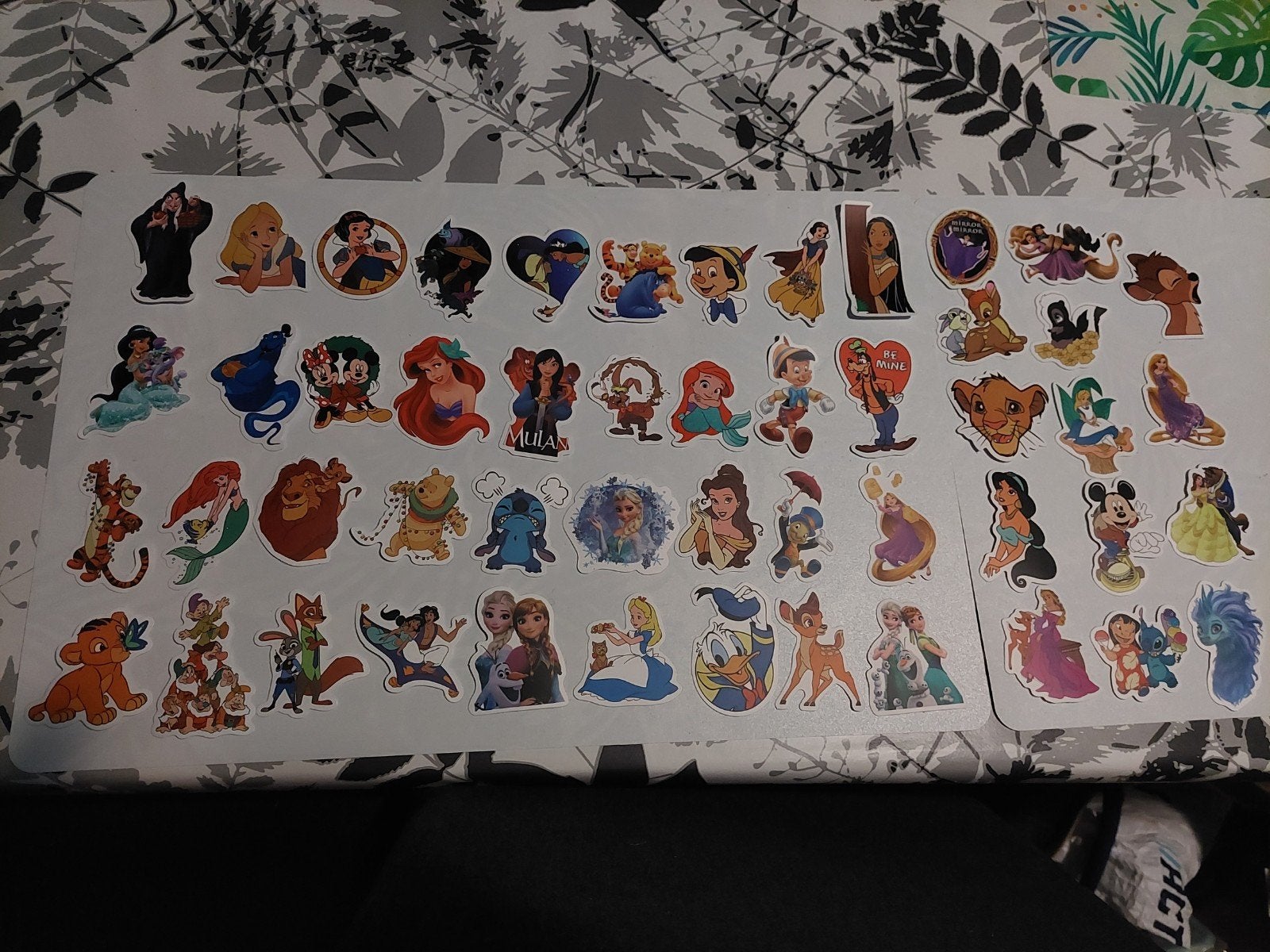 50 Disney & Friends. Stickers. Nieuw., Ophalen of Verzenden, Nieuw, Meerdere stickers