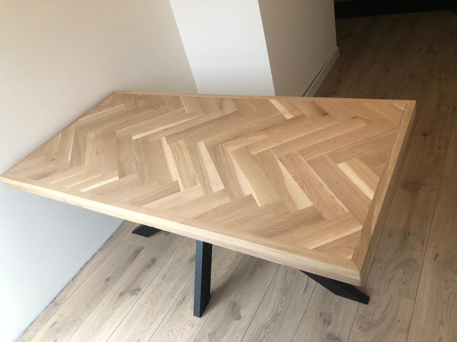 Eiken visgraat eettafel, Ophalen, Eikenhout, 50 tot 100 cm, Zo goed als nieuw