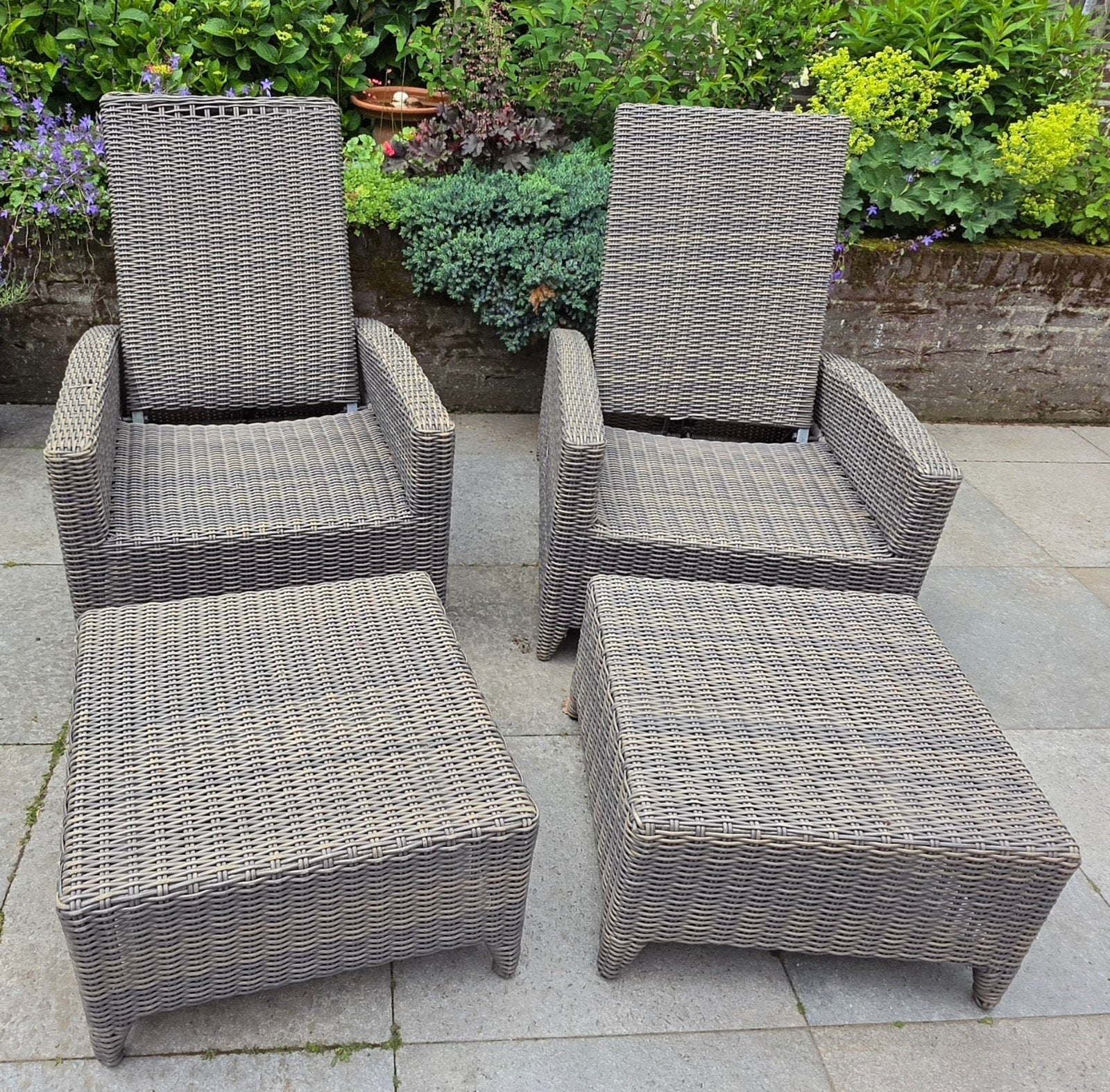 2x Wicker tuinstoel met verstelbare rugleuning en hocker, Gebruikt, Stoel, Wicker, Tuinset