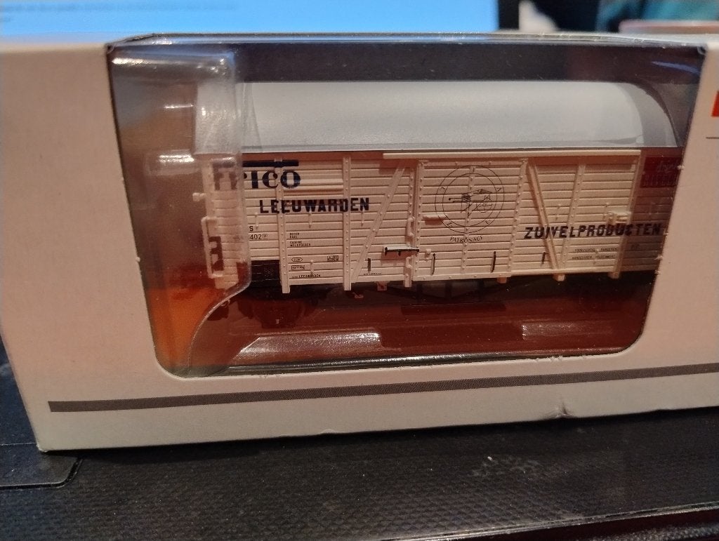 Märklin 48831 – NS Koelwagen Frico "drink Rivella" – NIEUW, Wisselstroom, Ophalen of Verzenden, NS, Märklin