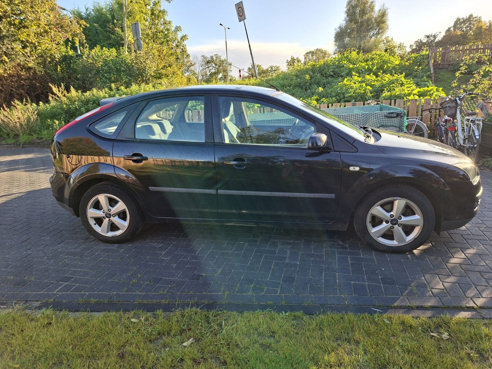 Ford Focus 1.6 74KW 5D 2005 Zwart, Auto's, 1596 cc, 15 km/l, 4 cilinders, Origineel Nederlands