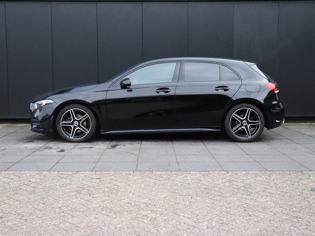 Mercedes-Benz A-klasse 160 | AMG LINE | SPORTSTOELEN | CAMER, Voorwielaandrijving, Gebruikt, 4 cilinders, Leder en Stof