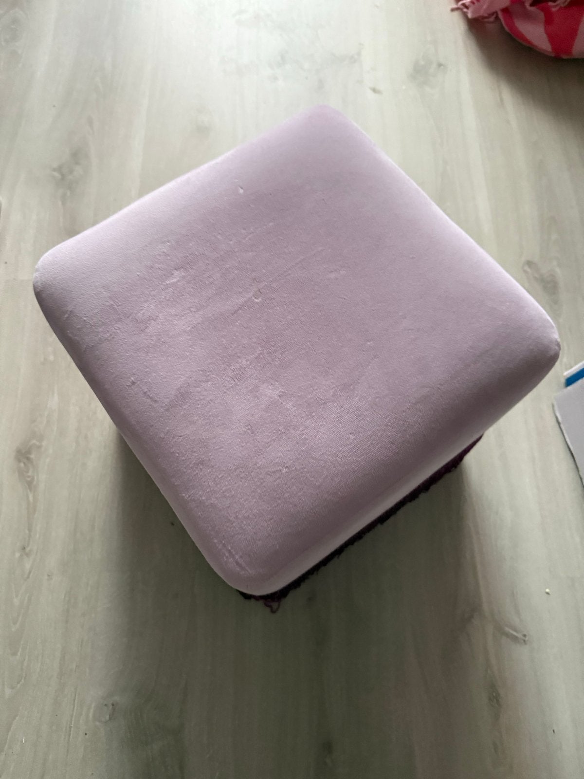 Roze poef met franjes, Ophalen, Minder dan 50 cm, Gebruikt, Vierkant