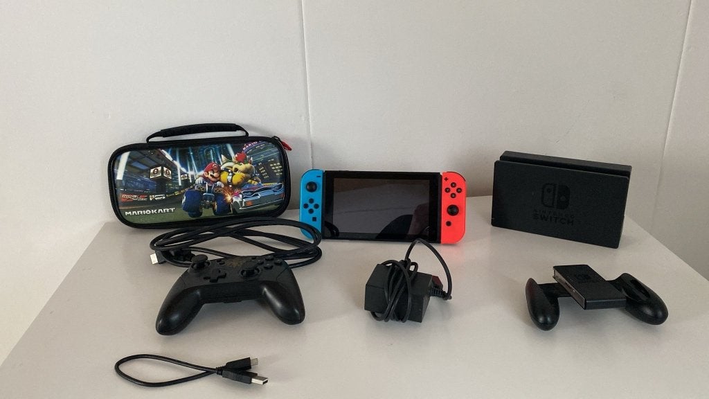 Nintendo switch met doos+Mario hoes+Extra controller+Oplader, Ophalen, Zo goed als nieuw, Met 3 controllers of meer, Switch Original