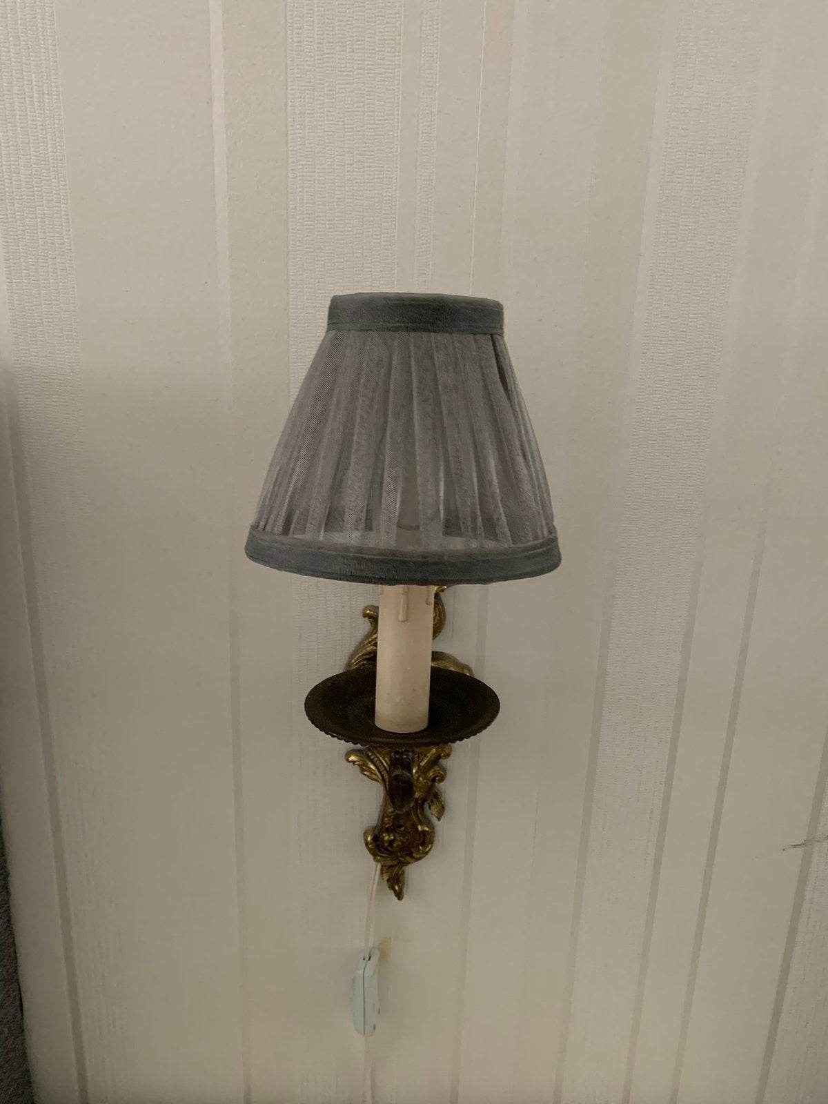 Twee messing wandlampjes met grijs voile kapjes, Overige materialen, Wandlamp, Gebruikt, Met schakelaar