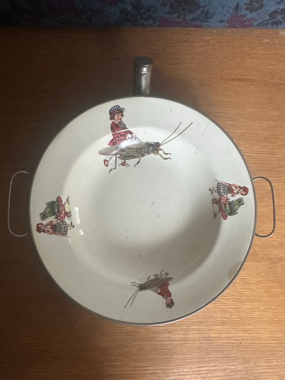 Antiek kinderbord warmhoudf. met Kinderfiguren en Insecten, Antiek en Kunst, Ophalen of Verzenden